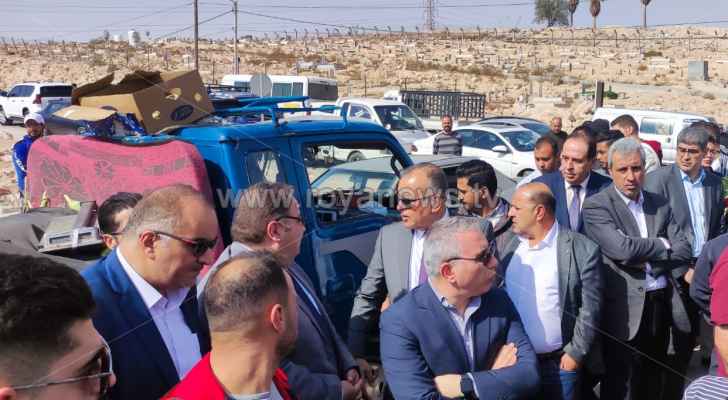 تشييع جثماني طالبين توفيا بحادثة انقلاب حافلة في الزرقاء