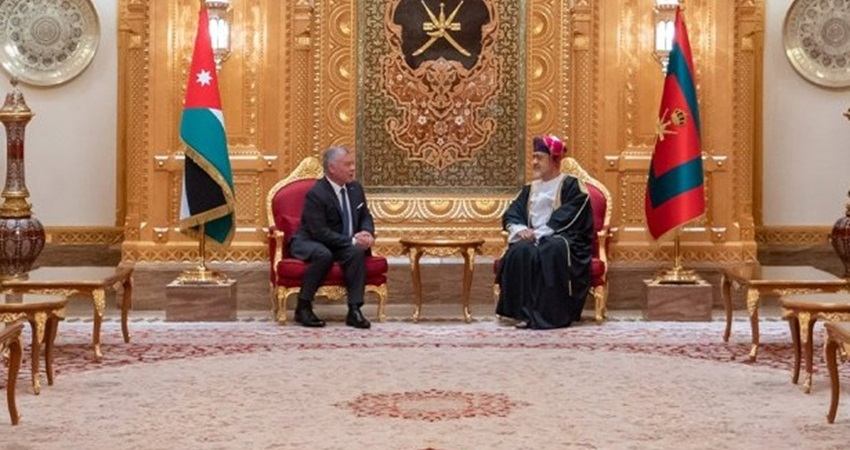 الملك وسلطان عُمان يعقدان لقاء ثنائيا في مسقط