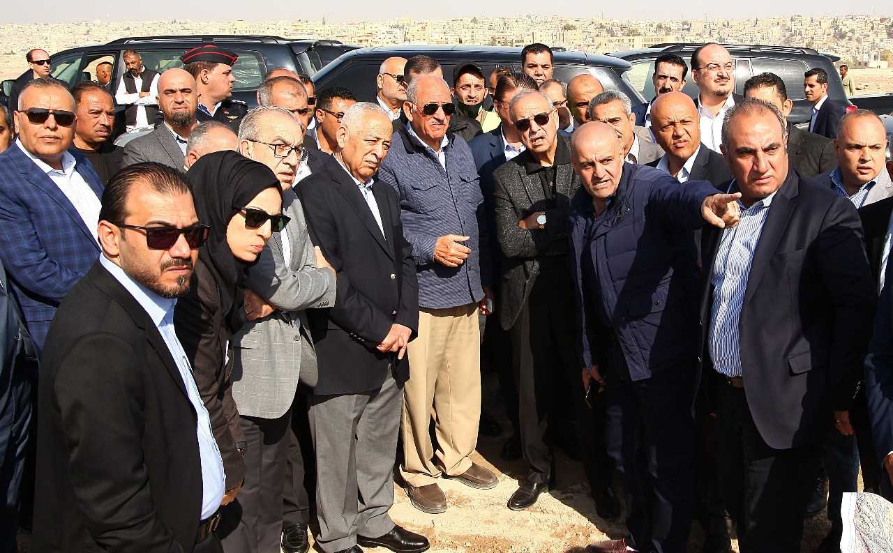 بتوجيهات ملكية.. العيسوي يتفقد مراحل تنفيذ مشروع تأهيل تلال الفوسفات بالرصيفة ( صور )