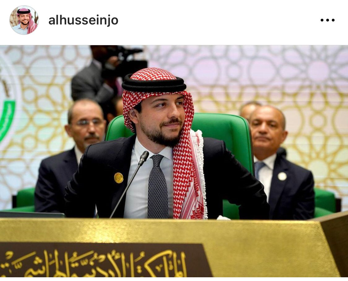 ولي العهد ينشر صور من خلال مشاركته في القمة العربية..  صورة