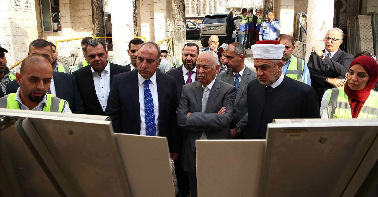 بالصور.. العيسوي يتفقد إعادة تأهيلالمسجد الحسيني